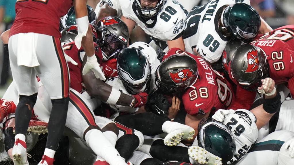 El ‘tush push’ de los Philadelphia Eagles se está convirtiendo en la jugada más imparable de la NFL