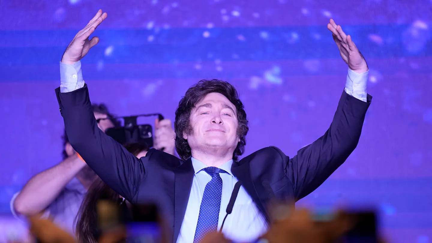 Javier Milei Presidente electo aplasta a la izquierda en Argentina.